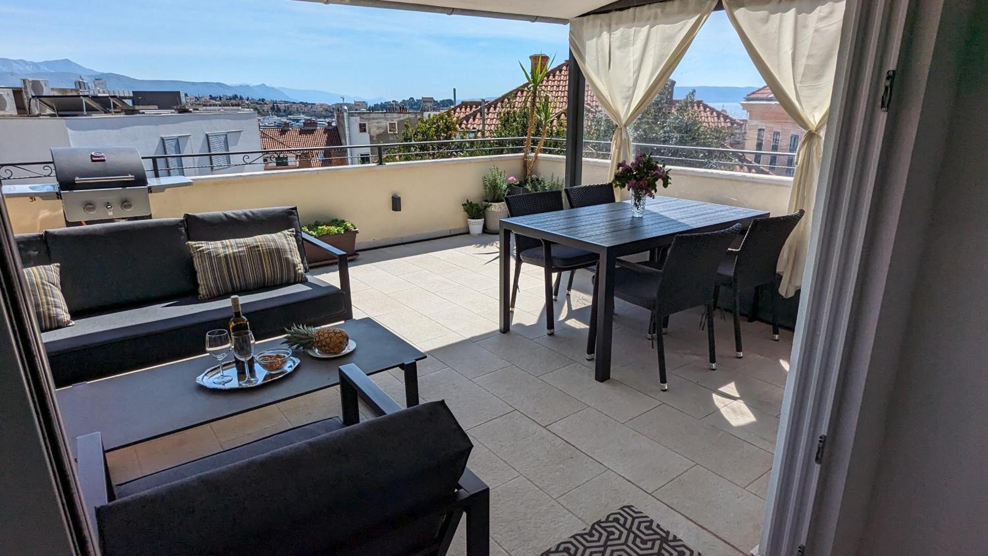 Prime Location Penthouse Apt With A Large Terrace Split Exterior photo